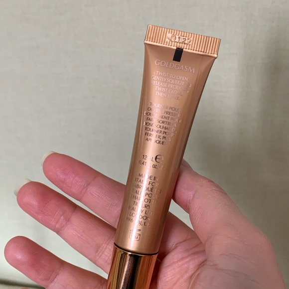 BNIB *SOLD OUT IN NA* CHARLOTTE TILBURY BEAUTY LIGHT WAND in GOLDGASM *TIKTOK🤩* - Picture 5 of 16